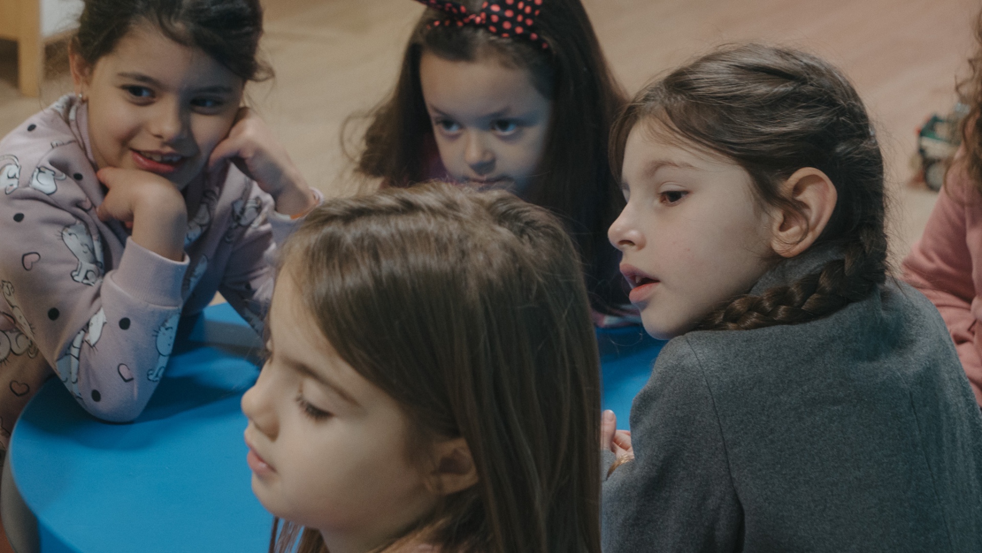 Bambini di Paz Kids durante una classe