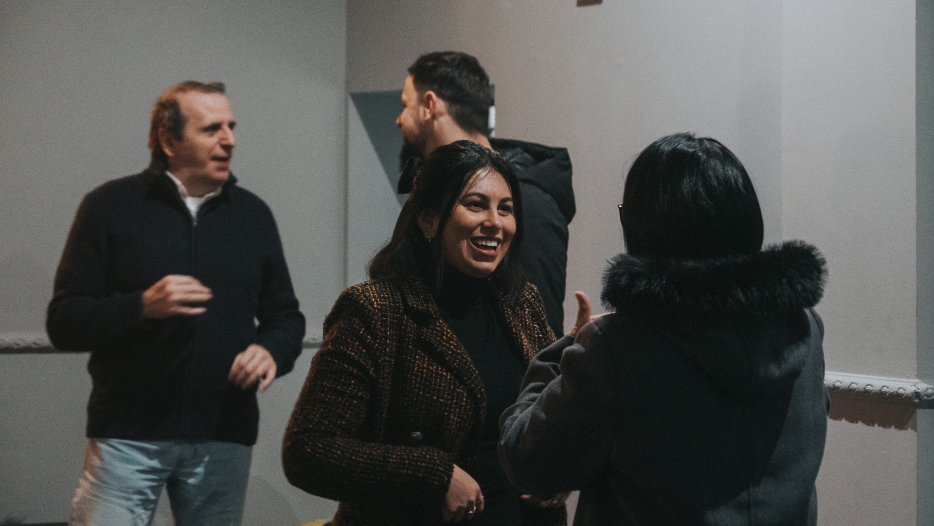 Persone in conversazione durante un Life Group